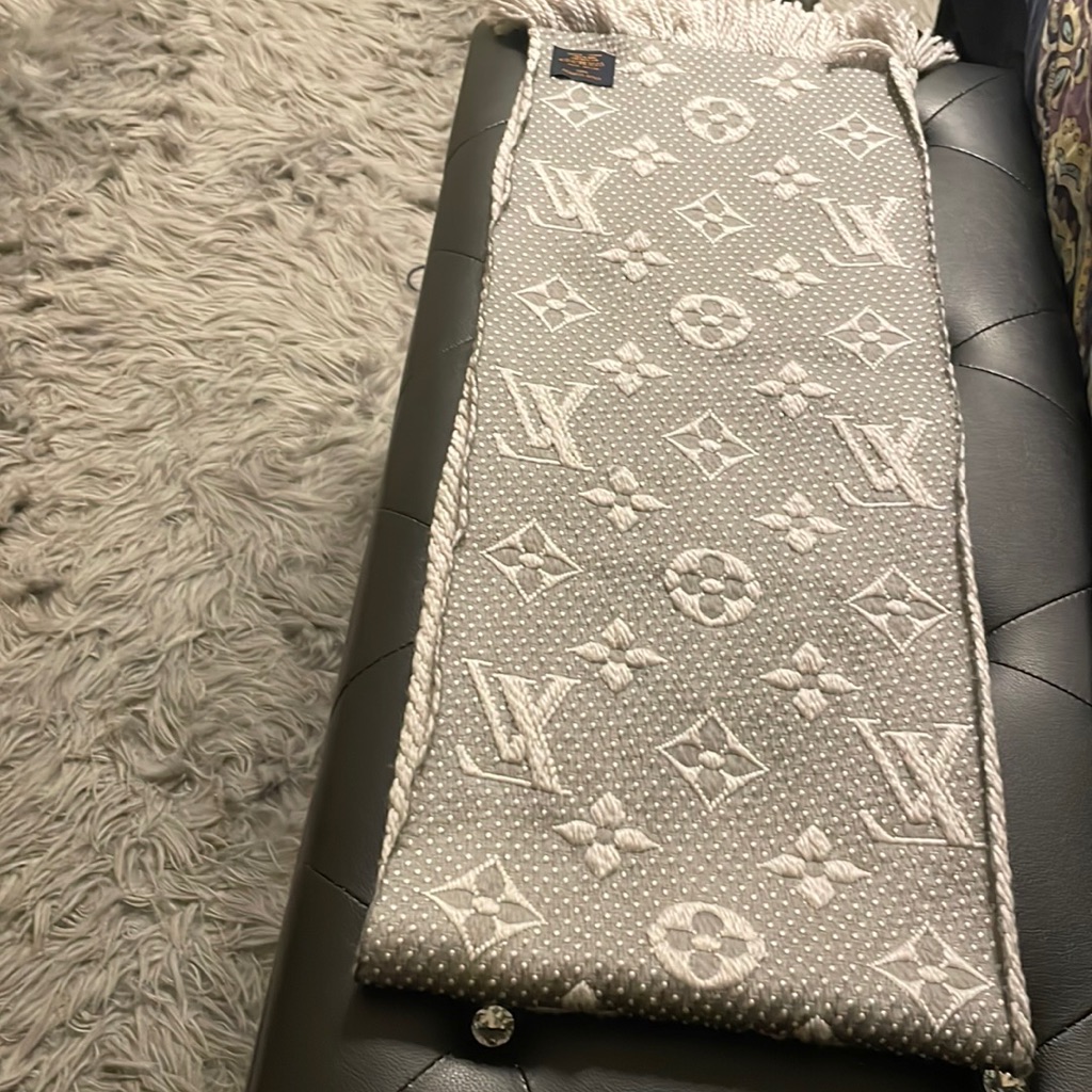 Louis Vuitton Scarf, Never Been Worn, New Condition